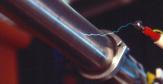 Étincelle électrostatique sur un tuyau