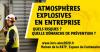 Personne circulant en gilet jaune dans une usine