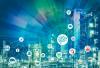 Représentation des interactions informatiques au sein d'une usine. Visuel montrant, au premier plan, des pictogrammes liés à l'activité d'une industrie, et au second plan une usine stylisée une industrie 