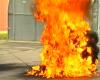 Photo de flammes produites lors d'un essai d'explosivité de poussières