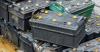 Batteries poser par terre, en attente d'être recyclées